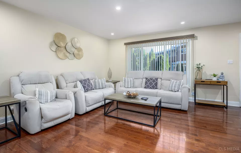  20 N Albert St, Mount Prospect, IL 60056 photo 3