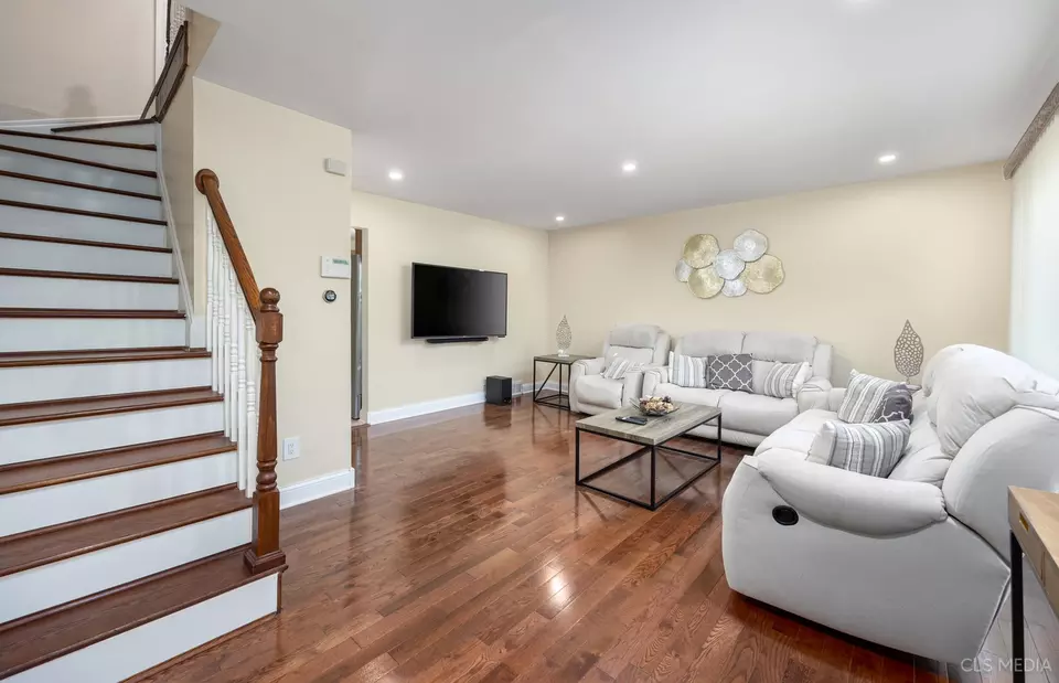  20 N Albert St, Mount Prospect, IL 60056 photo 2