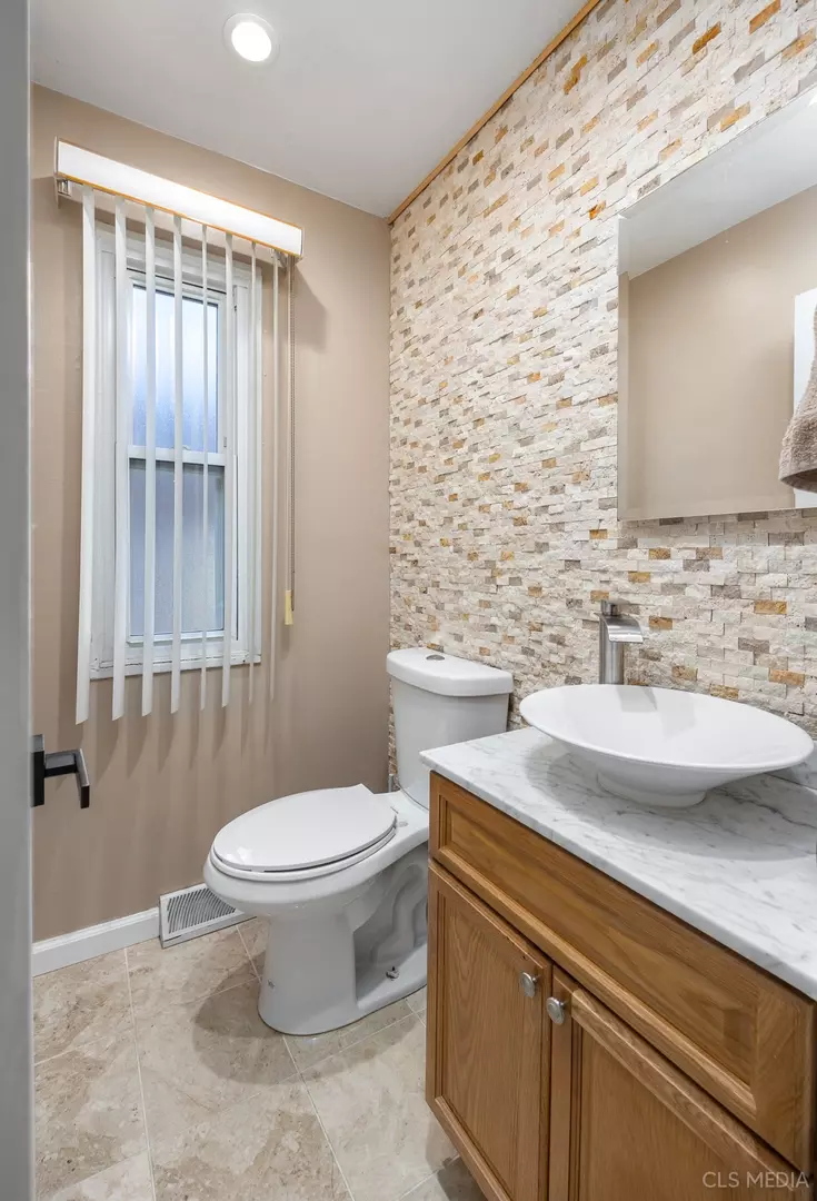  20 N Albert St, Mount Prospect, IL 60056 photo 8