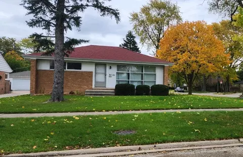 8201 N Elmore St, Niles, IL 60714