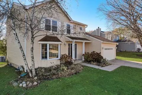 4913 W Glenbrook Trl, Mchenry, IL 60050