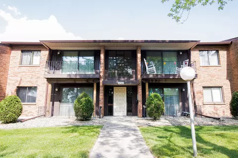 22525 Pleasant Dr #18, Richton Park, IL 60471