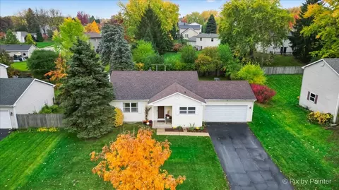 1335 N Parkview Ter, Algonquin, IL 60102