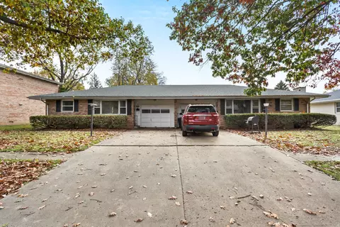1203 Mitchem Dr, Urbana, IL 61801