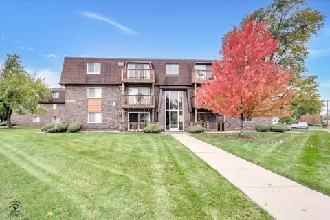 19300 Wolf Rd #11, Mokena, IL 60448