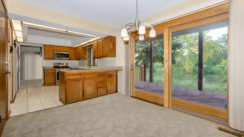 940 Gannon Dr, Hoffman Estates, IL 60169 photo 4