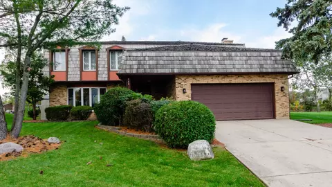 940 Gannon Dr, Hoffman Estates, IL 60169