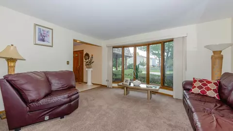 940 Gannon Dr, Hoffman Estates, IL 60169 photo 5