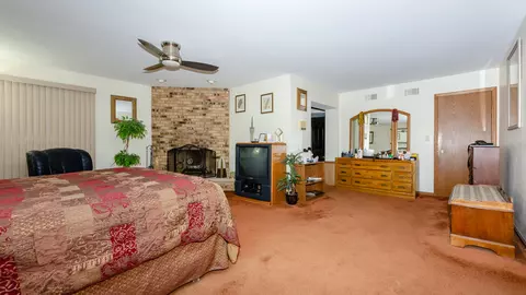 940 Gannon Dr, Hoffman Estates, IL 60169 photo 10