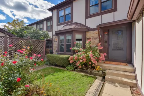 10 Roosevelt St, Saint Charles, IL 60174