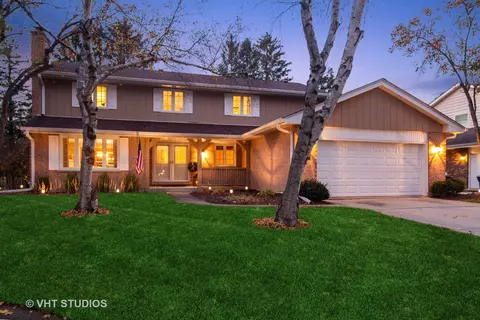 1032 E Vargo Ln, Arlington Heights, IL 60004