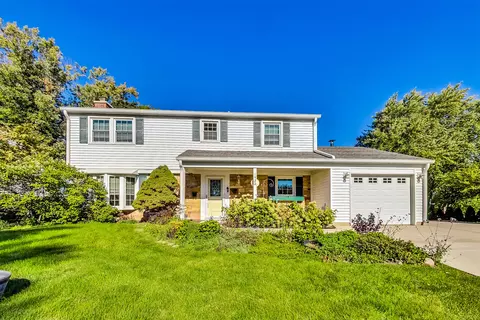 1422 Amherst Dr, Schaumburg, IL 60194