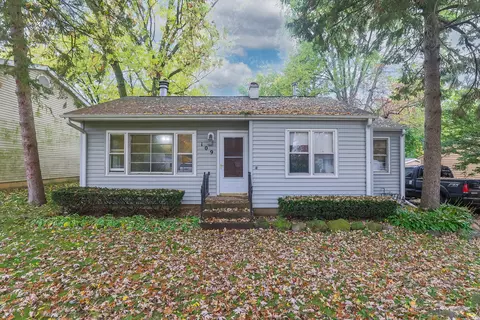 109 Indian Trl, Lake In The Hills, IL 60156