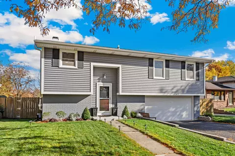 1497 Winthrop Ct, Glendale Heights, IL 60139