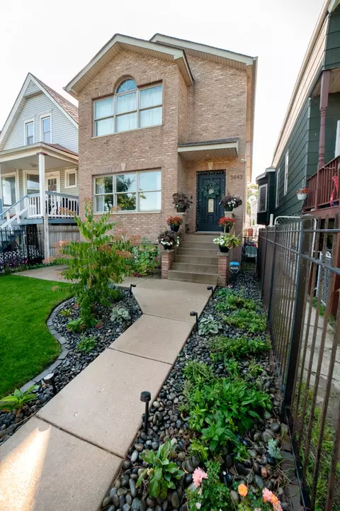 3443 W School St, Chicago, IL 60618