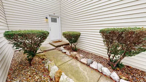 1715 King Dr #B, Normal, IL 61761 photo 2