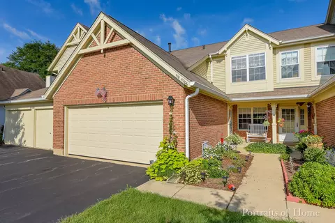 30 W006 Penny Ln, Warrenville, IL 60555