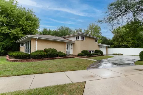 9215 Austin Ave, Morton Grove, IL 60053