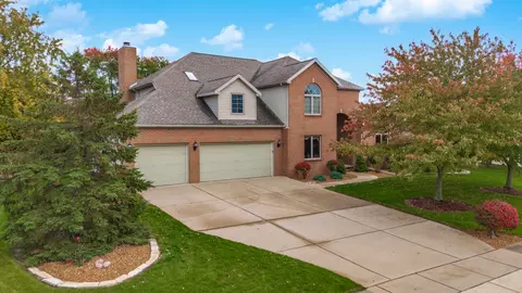 1905 Woodbine Rd, Bloomington, IL 61704