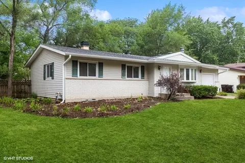 668 Elsinoor Ln, Crystal Lake, IL 60014