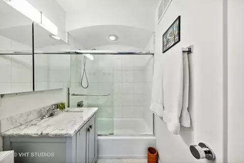 247 E Chestnut St #1802, Chicago, IL 60611 photo 10