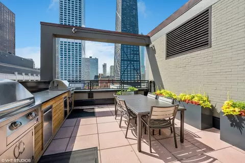 247 E Chestnut St #1802, Chicago, IL 60611 photo 17