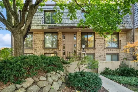 1712 Northfield Sq #B, Northfield, IL 60093