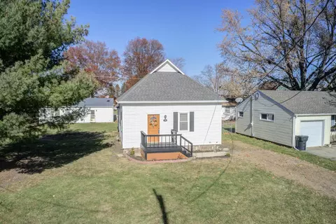 702 E Buckner St, Tuscola, IL 61953