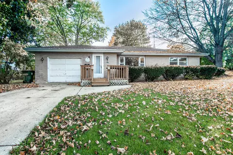 488 Crest Ln, Antioch, IL 60002