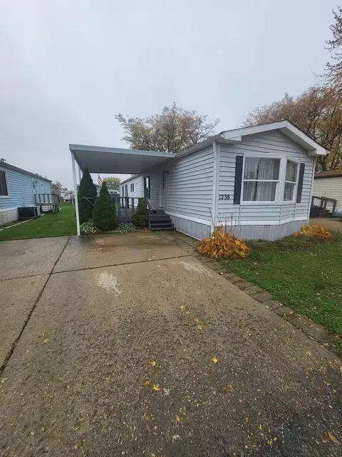 1238 Nichole Ln, Sandwich, IL 60548
