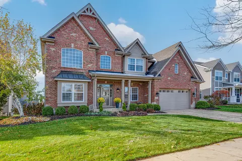 1402 Karen Dr, West Dundee, IL 60118