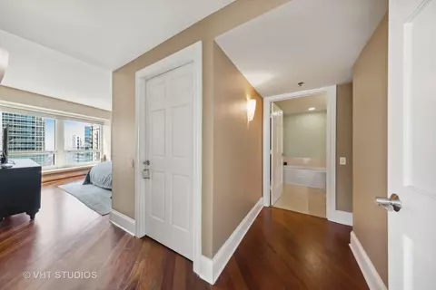 57 E Delaware Pl #2806, Chicago, IL 60611 photo 12