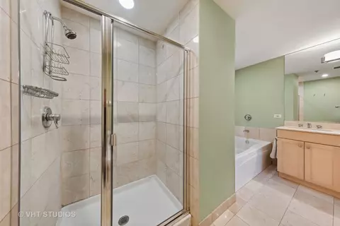 57 E Delaware Pl #2806, Chicago, IL 60611 photo 15