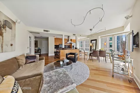 57 E Delaware Pl #2806, Chicago, IL 60611 photo 8