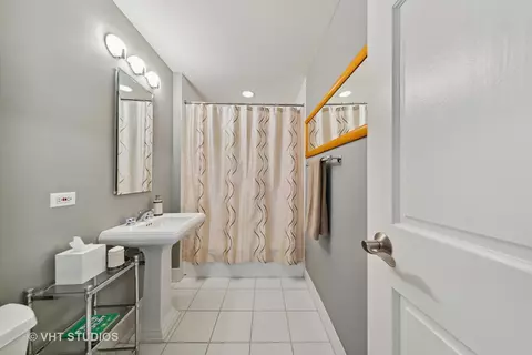 57 E Delaware Pl #2806, Chicago, IL 60611 photo 17