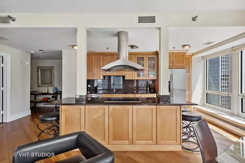 57 E Delaware Pl #2806, Chicago, IL 60611 photo 10