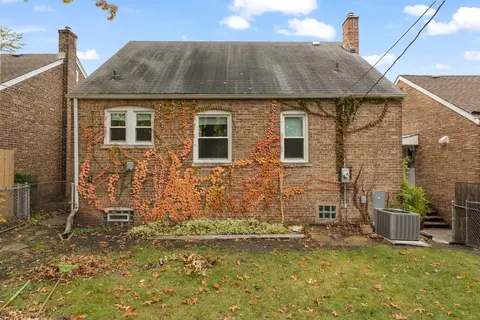 18113 School St, Lansing, IL 60438 photo 5