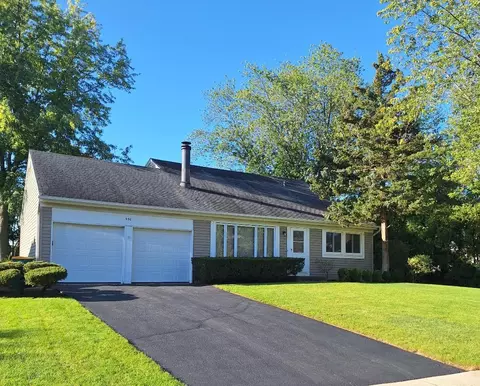 950 Ridgefield Ln, Buffalo Grove, IL 60089