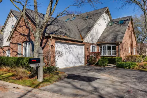 1148 Lynette Dr, Lake Forest, IL 60045