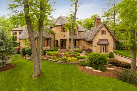 831 Diane Ln, Naperville, IL 60540