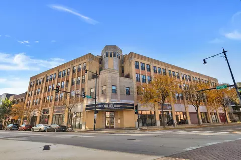 1645 W School St #409, Chicago, IL 60657