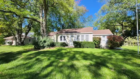 21950 W Linden Ave, Lake Villa, IL 60046