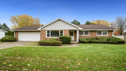1405 Crest Ln, Rochelle, IL 61068