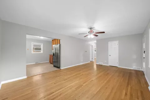 210 E Morse Ave, Bartlett, IL 60103 photo 3