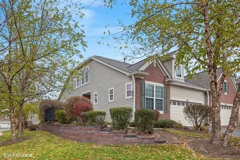 1500 Catalina Ln, Aurora, IL 60504