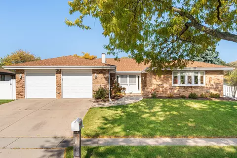 2116 Chilmark Ln, Schaumburg, IL 60193