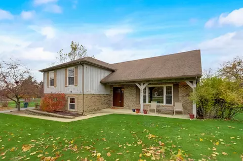 38945 N Northwoods Dr, Wadsworth, IL 60083