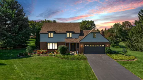 9 N678 Santa Fe Trl, Elgin, IL 60124