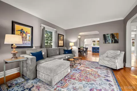 1235 Golf Cir, Wheaton, IL 60189 photo 8