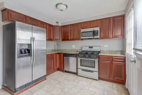 8921 Robin Dr, Des Plaines, IL 60016 photo 11